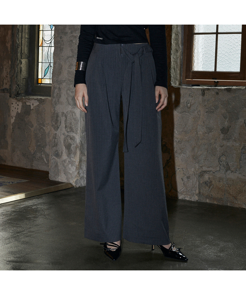 VOONT(ブント)の「Looped Stripe Slacks (CHARCOAL)(スラックス・レディース・チャコールグレー・SMALL/MEDIUM)」の1枚目の写真
