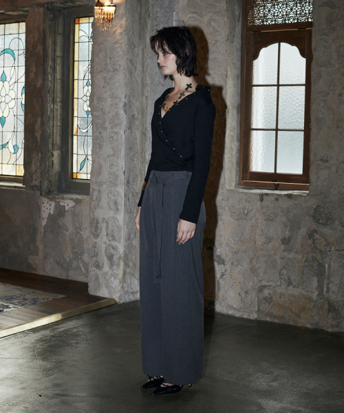 VOONT(ブント)の「Looped Stripe Slacks (CHARCOAL)(スラックス・レディース・チャコールグレー・SMALL/MEDIUM)」の3枚目の写真