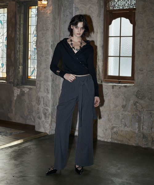 VOONT(ブント)の「Looped Stripe Slacks (CHARCOAL)(スラックス・レディース・チャコールグレー・SMALL/MEDIUM)」の5枚目の写真