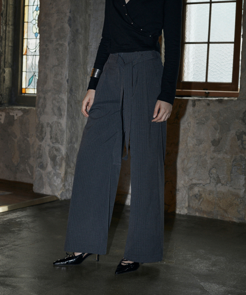 VOONT(ブント)の「Looped Stripe Slacks (CHARCOAL)(スラックス・レディース・チャコールグレー・SMALL/MEDIUM)」の6枚目の写真