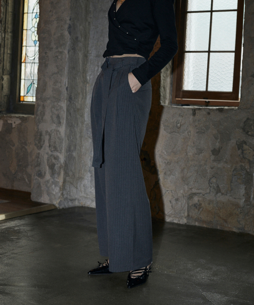 VOONT(ブント)の「Looped Stripe Slacks (CHARCOAL)(スラックス・レディース・チャコールグレー・SMALL/MEDIUM)」の7枚目の写真