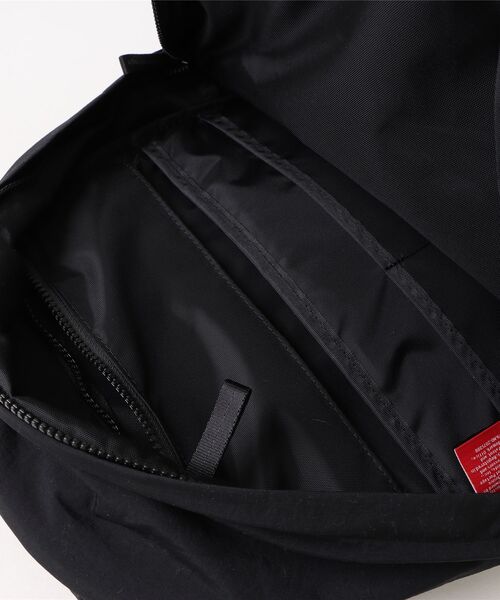 Manhattan Portage BLACK LABEL(マンハッタンポーテージ ブラックレーベル)の「STUYTOWN BACKPACK NYLON TUSSAH(バックパック/リュック・メンズ・ブラック・MEDIUM)」の15枚目の写真
