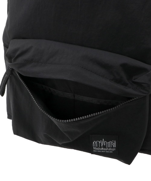Manhattan Portage BLACK LABEL(マンハッタンポーテージ ブラックレーベル)の「STUYTOWN BACKPACK NYLON TUSSAH(バックパック/リュック・メンズ・ブラック・MEDIUM)」の7枚目の写真