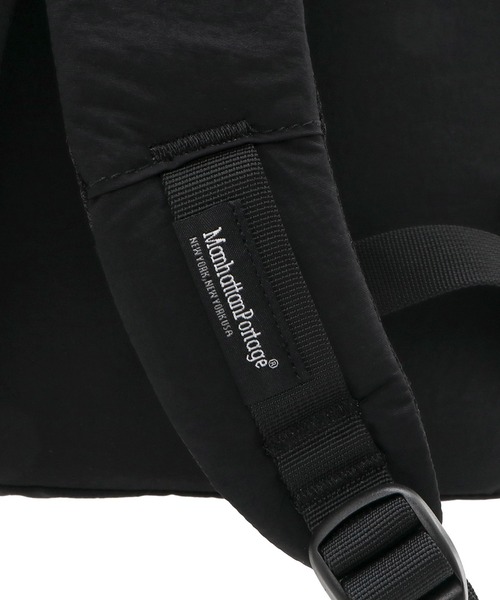 Manhattan Portage BLACK LABEL(マンハッタンポーテージ ブラックレーベル)の「STUYTOWN BACKPACK NYLON TUSSAH(バックパック/リュック・メンズ・ブラック・MEDIUM)」の11枚目の写真