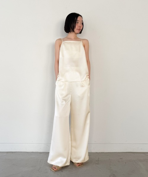 select MOCA by son（セレクトモカバイソン）の「ストレートイージーサテンタックパンツ【セットアップ対応】【by SON】（その他パンツ・レディース・ブラウン/アイボリー/ブラック・FREE）」の4枚目の写真