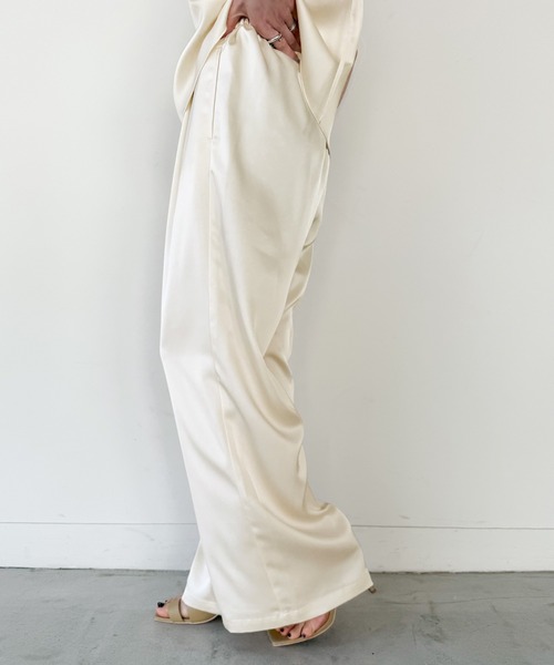select MOCA by son（セレクトモカバイソン）の「ストレートイージーサテンタックパンツ【セットアップ対応】【by SON】（その他パンツ・レディース・ブラウン/アイボリー/ブラック・FREE）」の8枚目の写真
