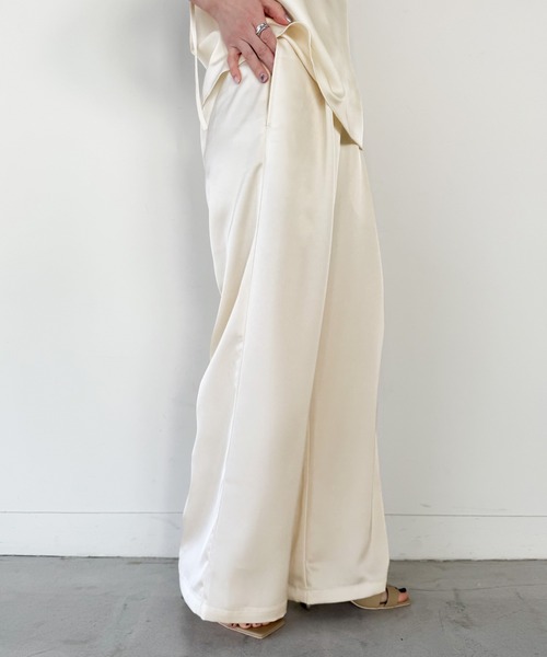 select MOCA by son（セレクトモカバイソン）の「ストレートイージーサテンタックパンツ【セットアップ対応】【by SON】（その他パンツ・レディース・ブラウン/アイボリー/ブラック・FREE）」の11枚目の写真