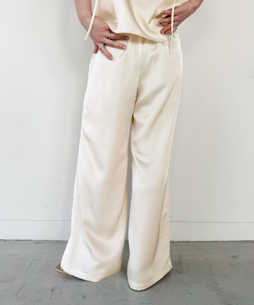 select MOCA by son（セレクトモカバイソン）の「ストレートイージーサテンタックパンツ【セットアップ対応】【by SON】（その他パンツ・レディース・ブラウン/アイボリー/ブラック・FREE）」の12枚目の写真