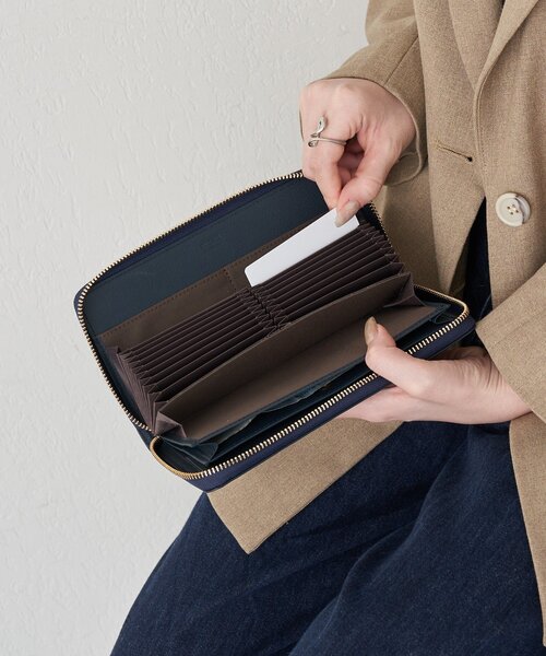 エンボスモノグラムロングウォレット（財布）｜russet（ラシット）の