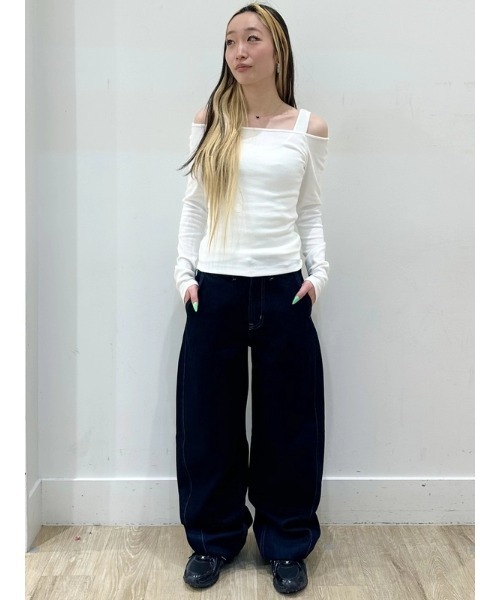 GAP(ギャップ)の「モダン オフショルダートップス(Tシャツ/カットソー・レディース・オフホワイト/グレー/ブラック・XXS/XS/XL/L/M/S)」の6枚目の写真