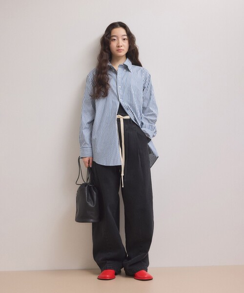 ADAM ET ROPE'（アダムエロペ）の「【WEB限定】2タックカーブデニムパンツ（デニムパンツ・レディース・サックスブルー/ブラック・36/38/34）」の19枚目の写真