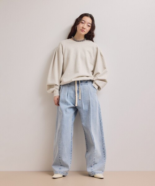 ADAM ET ROPE'（アダムエロペ）の「【WEB限定】2タックカーブデニムパンツ（デニムパンツ・レディース・サックスブルー/ブラック・36/38/34）」の21枚目の写真