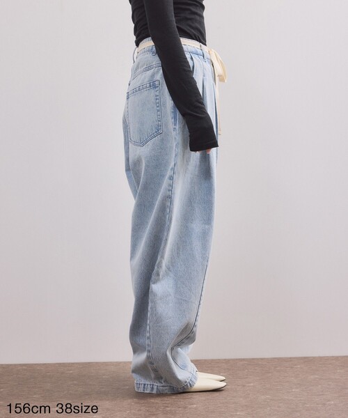 ADAM ET ROPE'（アダムエロペ）の「【WEB限定】2タックカーブデニムパンツ（デニムパンツ・レディース・サックスブルー/ブラック・36/38/34）」の8枚目の写真