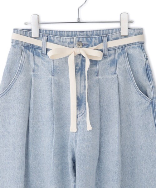 ADAM ET ROPE'（アダムエロペ）の「【WEB限定】2タックカーブデニムパンツ（デニムパンツ・レディース・サックスブルー/ブラック・36/38/34）」の11枚目の写真