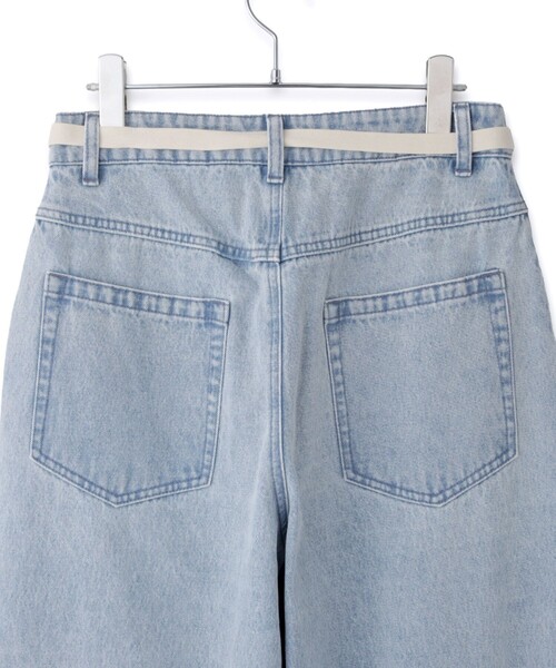 ADAM ET ROPE'（アダムエロペ）の「【WEB限定】2タックカーブデニムパンツ（デニムパンツ・レディース・サックスブルー/ブラック・36/38/34）」の16枚目の写真