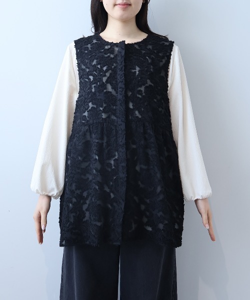 leswel(レスウェル)の「【L~5L 大きいサイズ】レーシーカットジャガードジレ(その他トップス・レディース・ブラック/クリーム・L/5L/4L/3L/LL)」の12枚目の写真