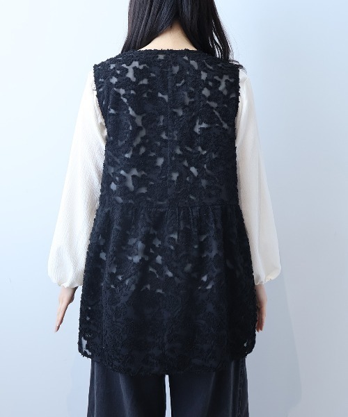 leswel(レスウェル)の「【L~5L 大きいサイズ】レーシーカットジャガードジレ(その他トップス・レディース・ブラック/クリーム・L/5L/4L/3L/LL)」の14枚目の写真