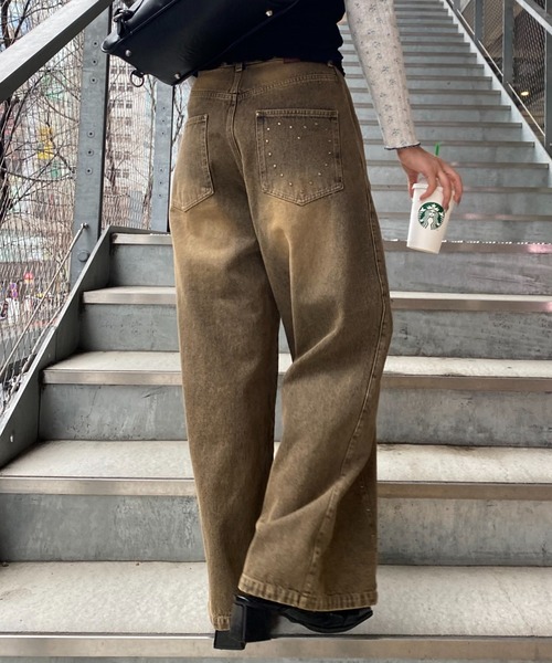 RAY CASSIN（レイカズン）の「【2サイズ展開 / ウエスト調節可】スタッズ付ワイドデニム（デニムパンツ・レディース・ブラック/ブルー/ベージュ/スカイブルー・S/M）」の3枚目の写真