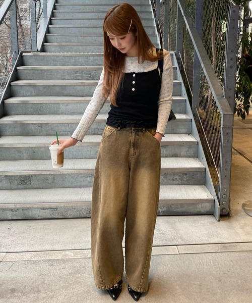 RAY CASSIN（レイカズン）の「【2サイズ展開 / ウエスト調節可】スタッズ付ワイドデニム（デニムパンツ・レディース・ブラック/ブルー/ベージュ/スカイブルー・S/M）」の6枚目の写真