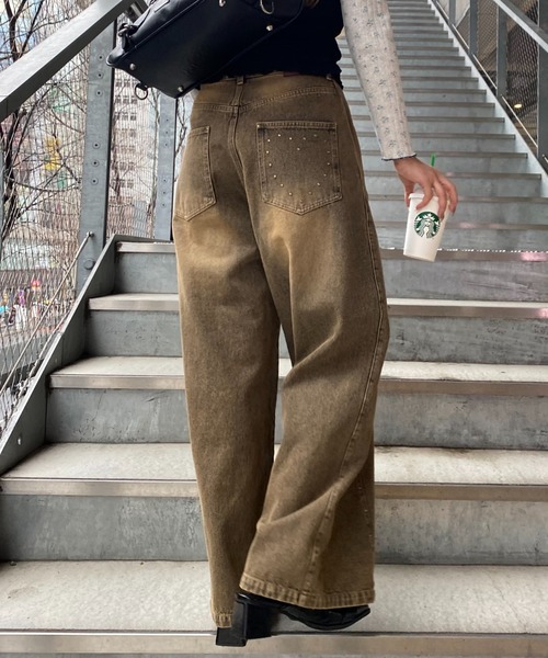 RAY CASSIN（レイカズン）の「【2サイズ展開 / ウエスト調節可】スタッズ付ワイドデニム（デニムパンツ・レディース・ブラック/ブルー/ベージュ/スカイブルー・S/M）」の8枚目の写真