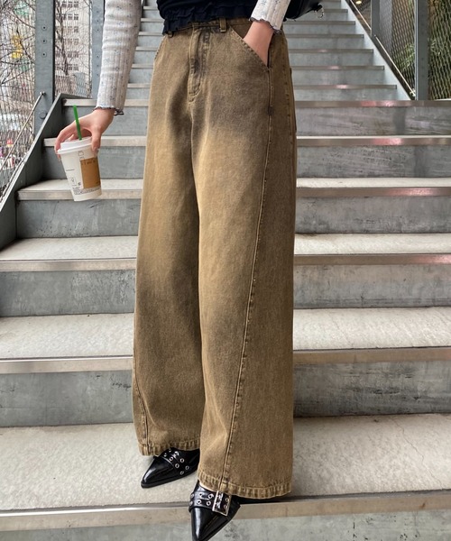 RAY CASSIN（レイカズン）の「【2サイズ展開 / ウエスト調節可】スタッズ付ワイドデニム（デニムパンツ・レディース・ブラック/ブルー/ベージュ/スカイブルー・S/M）」の11枚目の写真