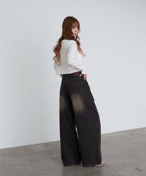 RAY CASSIN（レイカズン）の「【2サイズ展開 / ウエスト調節可】スタッズ付ワイドデニム（デニムパンツ・レディース・ブラック/ブルー/ベージュ/スカイブルー・S/M）」の22枚目の写真