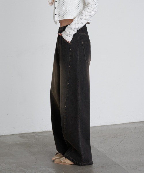RAY CASSIN（レイカズン）の「【2サイズ展開 / ウエスト調節可】スタッズ付ワイドデニム（デニムパンツ・レディース・ブラック/ブルー/ベージュ/スカイブルー・S/M）」の16枚目の写真