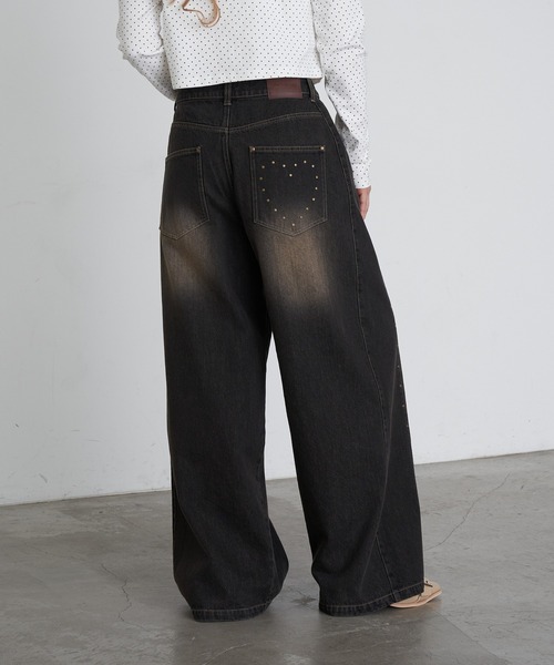 RAY CASSIN（レイカズン）の「【2サイズ展開 / ウエスト調節可】スタッズ付ワイドデニム（デニムパンツ・レディース・ブラック/ブルー/ベージュ/スカイブルー・S/M）」の17枚目の写真