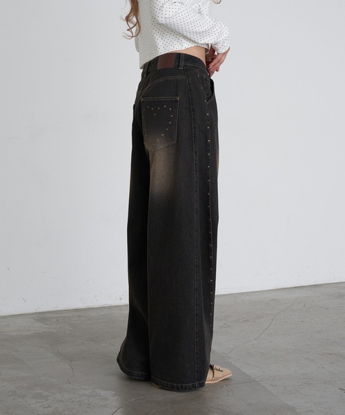 RAY CASSIN（レイカズン）の「【2サイズ展開 / ウエスト調節可】スタッズ付ワイドデニム（デニムパンツ・レディース・ブラック/ブルー/ベージュ/スカイブルー・S/M）」の18枚目の写真