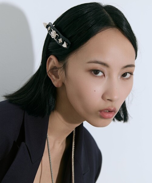 TOGA PULLA（トーガ　プルラ）の「【TOGA PULLA/トーガプルラ】Metal leather barrette small/メタルレザーバレッタスモール（バレッタ/ヘアクリップ・レディース・ブラック・FREE）」の4枚目の写真