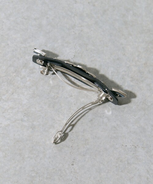 TOGA PULLA（トーガ　プルラ）の「【TOGA PULLA/トーガプルラ】Metal leather barrette small/メタルレザーバレッタスモール（バレッタ/ヘアクリップ・レディース・ブラック・FREE）」の6枚目の写真