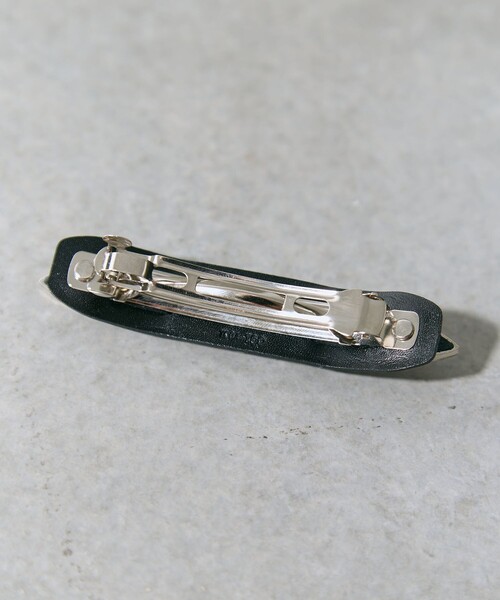 TOGA PULLA（トーガ　プルラ）の「【TOGA PULLA/トーガプルラ】Metal leather barrette small/メタルレザーバレッタスモール（バレッタ/ヘアクリップ・レディース・ブラック・FREE）」の7枚目の写真