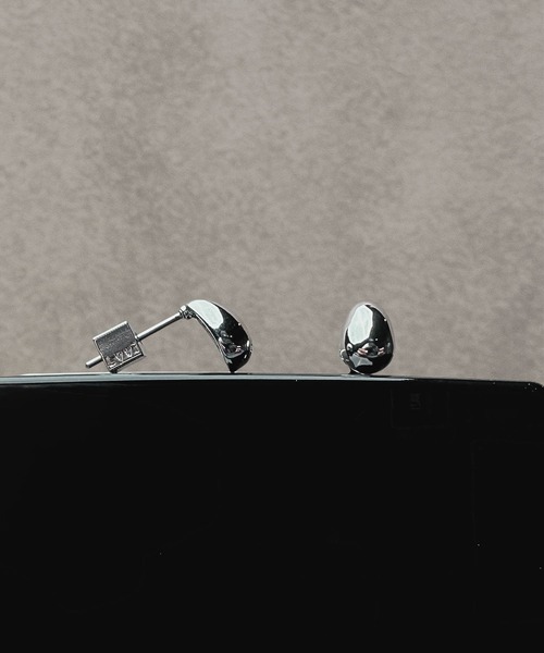 Lyvi(ライビィ)の「Drop Form Piercing / 金属アレルギー対応(ピアス(両耳用)・レディース・シルバー/ゴールド・FREE)」の11枚目の写真