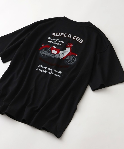 sanrio(サンリオ)の「【SANRIO/サンリオ】×【HONDA/ホンダ】フロッキー&サガラ刺繍 アートワークデザイン 半袖Tシャツ(Tシャツ/カットソー・メンズ・スミクロ/サックスブルー/ブラック/オフホワイト・M/L/LL)」の9枚目の写真