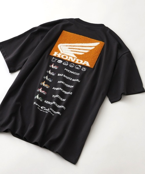 sanrio(サンリオ)の「【SANRIO/サンリオ】×【HONDA/ホンダ】フロッキー&サガラ刺繍 アートワークデザイン 半袖Tシャツ(Tシャツ/カットソー・メンズ・スミクロ/サックスブルー/ブラック/オフホワイト・M/L/LL)」の11枚目の写真