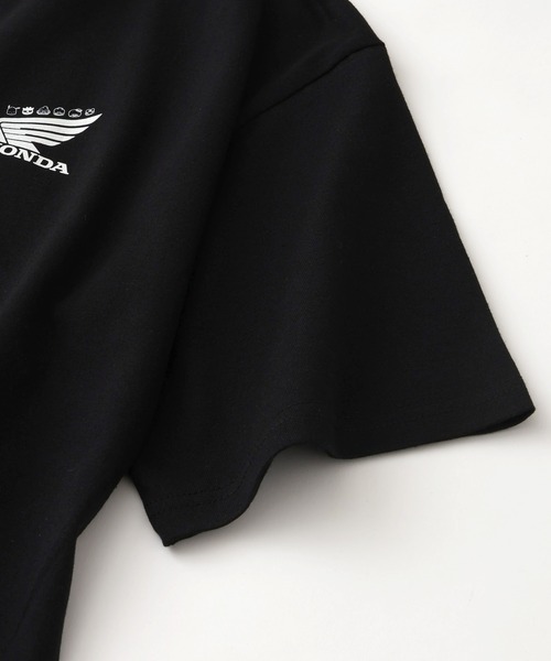 sanrio(サンリオ)の「【SANRIO/サンリオ】×【HONDA/ホンダ】フロッキー&サガラ刺繍 アートワークデザイン 半袖Tシャツ(Tシャツ/カットソー・メンズ・スミクロ/サックスブルー/ブラック/オフホワイト・M/L/LL)」の17枚目の写真