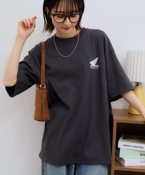 sanrio(サンリオ)の「【SANRIO/サンリオ】×【HONDA/ホンダ】フロッキー&サガラ刺繍 アートワークデザイン 半袖Tシャツ(Tシャツ/カットソー・メンズ・スミクロ/サックスブルー/ブラック/オフホワイト・M/L/LL)」の21枚目の写真