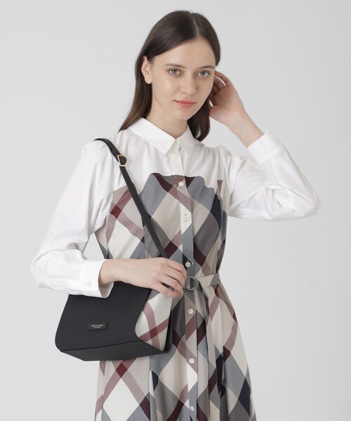BLUE LABEL CRESTBRIDGE（ブルーレーベルクレストブリッジ）の「パーシャルクレストブリッジチェックPVCミニショルダー（ショルダーバッグ・レディース・ブラック・FREE）」の8枚目の写真