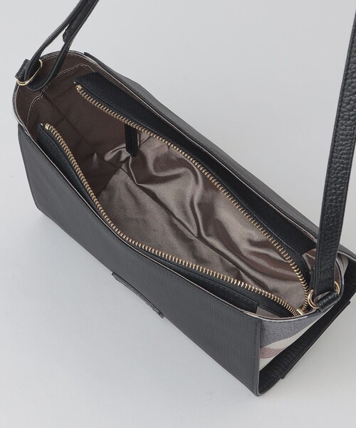 BLUE LABEL CRESTBRIDGE（ブルーレーベルクレストブリッジ）の「パーシャルクレストブリッジチェックPVCミニショルダー（ショルダーバッグ・レディース・ブラック・FREE）」の4枚目の写真