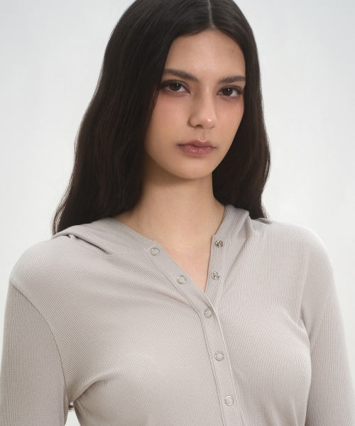 MUSINSA STANDARD WOMAN（ムシンサスタンダードウーマン）の「ウィメンズリブスリムフードパーカー[ライトウォームグレー]（カーディガン/ボレロ・レディース・その他・SMALL/MEDIUM/LARGE/X-SMALL）」の6枚目の写真