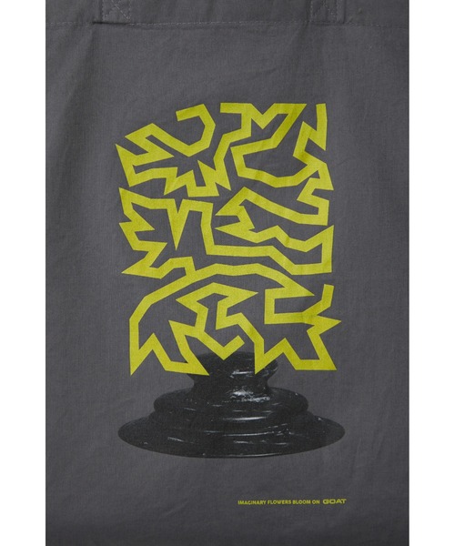 GOAT（ゴート）の「［GOAT］× [uesatsu]  YELLOW FLOWER TOTE BAG（トートバッグ・レディース・ダークグレー・F）」の2枚目の写真