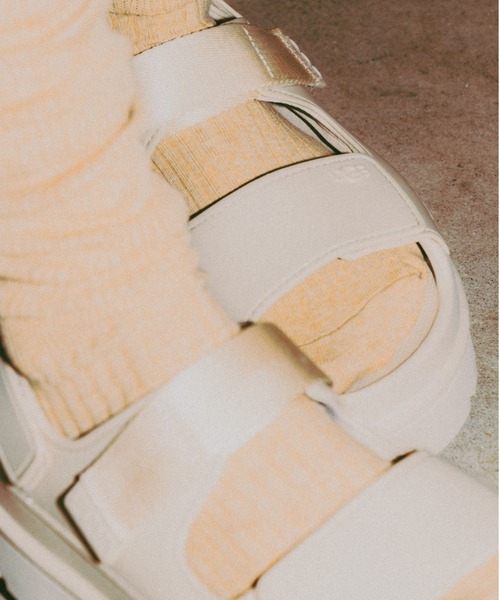 UGG(アグ)の「UGG GOLDENGLOW / アグ ゴールデングロウ(サンダル・レディース・アイボリー・22.0cm/23.0cm/24.0cm/25.0cm/26.0cm)」の7枚目の写真