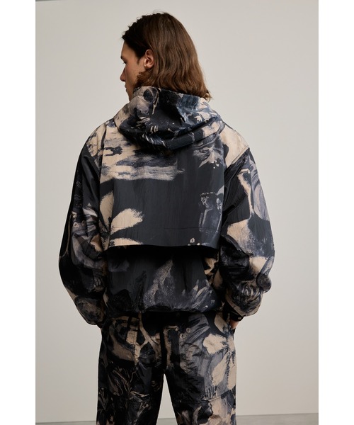 Desigual(デシグアル)の「カモフラージュ ウィンドブレーカー /ゴーギャン柄ジャケット(その他アウター・メンズ・ブラック・XL/L/M/S)」の2枚目の写真