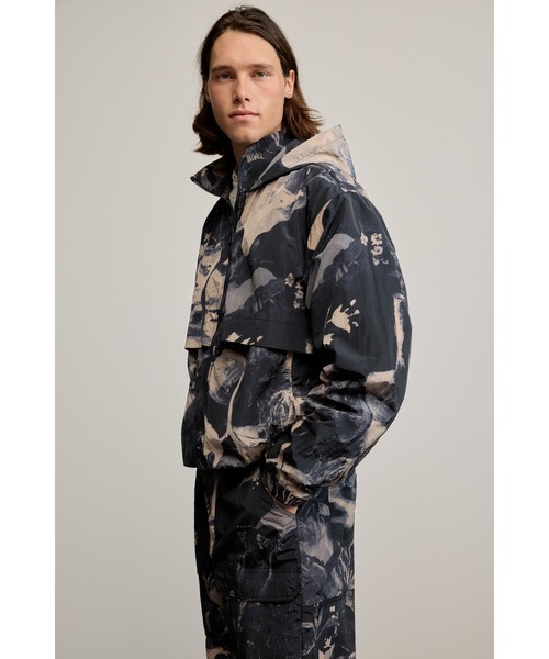 Desigual(デシグアル)の「カモフラージュ ウィンドブレーカー /ゴーギャン柄ジャケット(その他アウター・メンズ・ブラック・XL/L/M/S)」の3枚目の写真