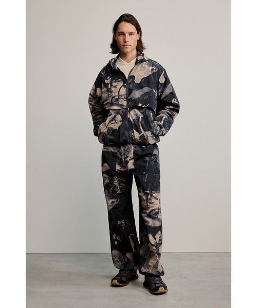 Desigual(デシグアル)の「カモフラージュ ウィンドブレーカー /ゴーギャン柄ジャケット(その他アウター・メンズ・ブラック・XL/L/M/S)」の4枚目の写真