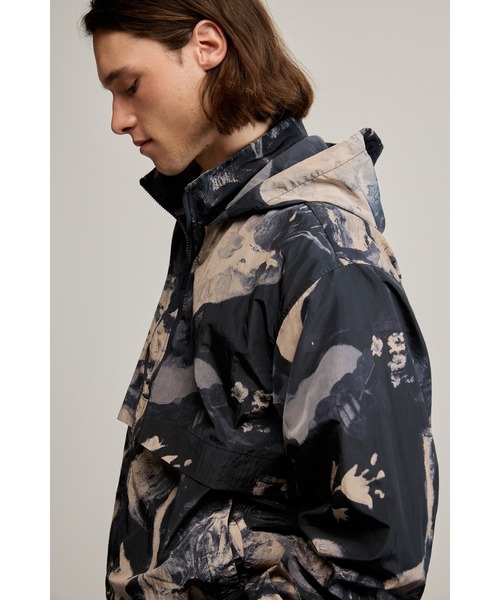 Desigual(デシグアル)の「カモフラージュ ウィンドブレーカー /ゴーギャン柄ジャケット(その他アウター・メンズ・ブラック・XL/L/M/S)」の5枚目の写真