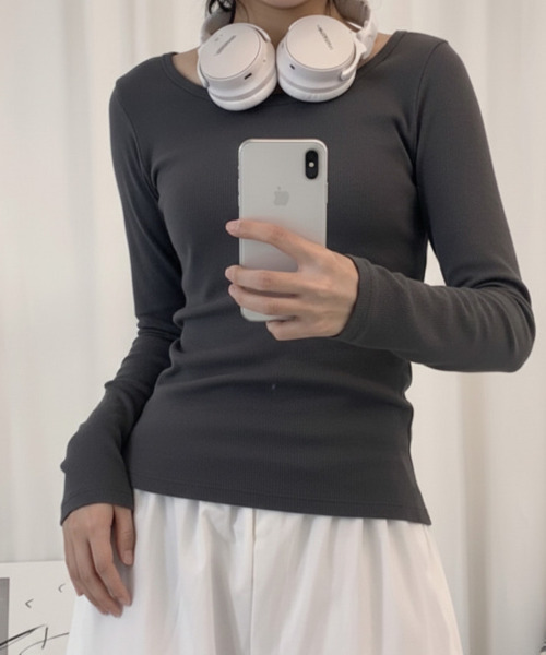 VIVID LADY(ビビッドレディー)の「ロングスリーブ ロンT 長袖 カットソー トップス(Tシャツ/カットソー・レディース・グレー/ライトブルー/カーキ/ブラック/アイボリー/ベージュ/ピンク/ブラウン/ブルー/チャコールグレー・FREE)」の3枚目の写真