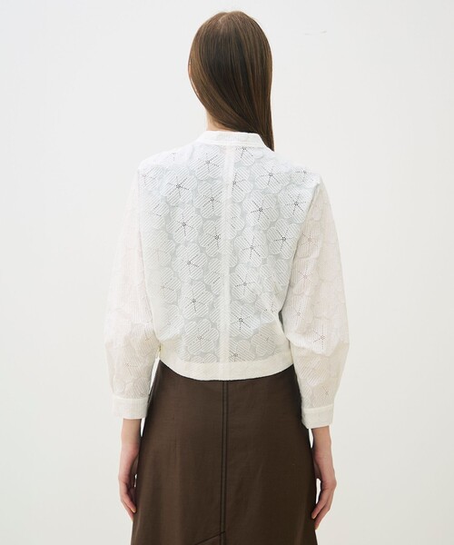 TOMORROWLAND collection(トゥモローランドコレクション)の「ブロッサムエンブロイダリー ジップアップブルゾン(ブルゾン・レディース・ネイビー/ホワイト・36)」の7枚目の写真