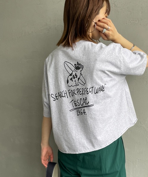 The Endless Summer（エンドレスサマー）の「[THE ENDLESS SUMMER/エンドレスサマー] 別注 手書き風ロゴ BUHIバックプリント カットオフTシャツ（Tシャツ/カットソー・レディース・ネイビー/ホワイト/ブラック/グレー・F）」の3枚目の写真