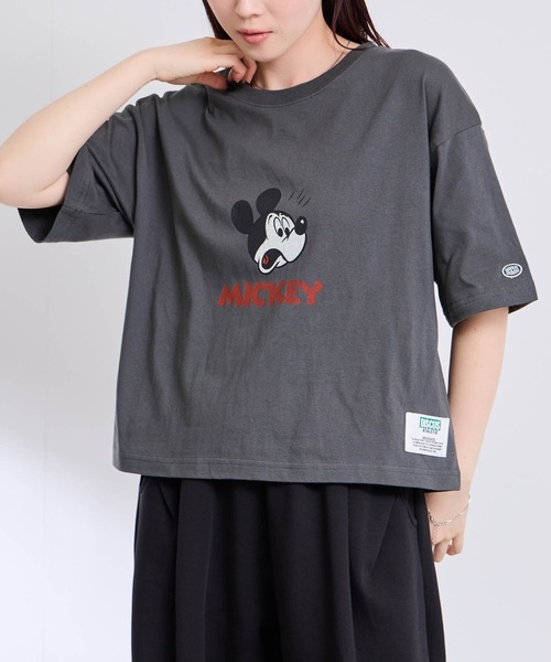 DISCUS(ディスカス)の「【DISCUS×MICKEY MOUSE】ショート丈Tシャツ(Tシャツ/カットソー・レディース・ホワイト/スミクロ・M)」の3枚目の写真
